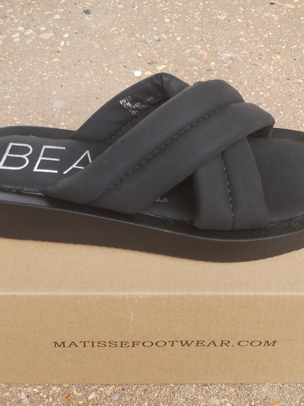 NIB Black Beach By Matisse "Piper" Quilted Cross-Strap Slide Sandal Size 6